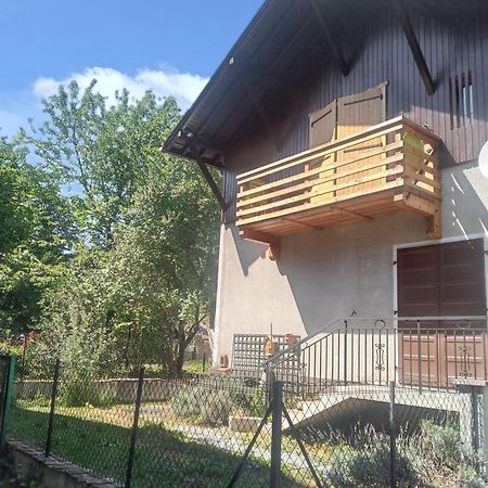Studio Confortable A Taninges 25 M² Avec Vue Sur Jardin Exterior photo